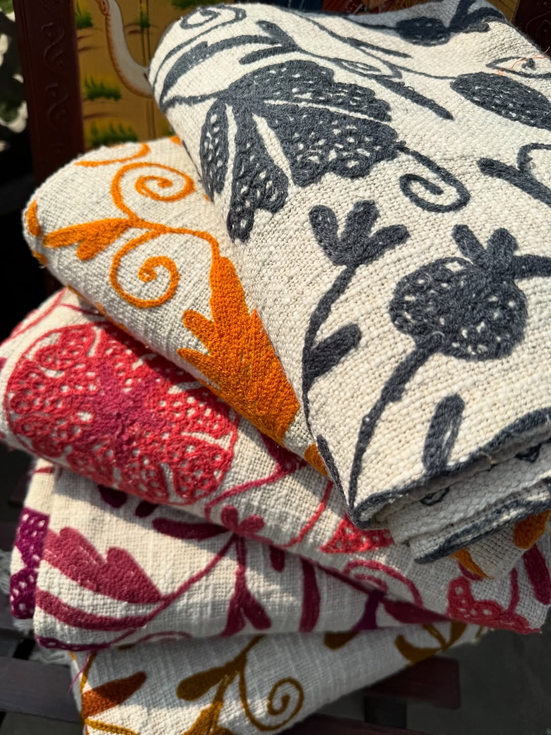 Bhawana Handicrafts Cotton Suzani throw